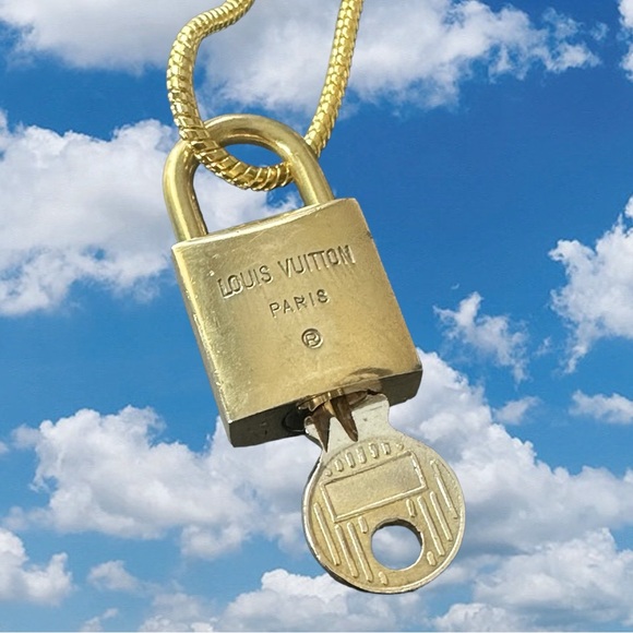 #201 Authentic Louis Vuitton Lock and Key with Unbranded Chain Series 200’s - Picture 8 of 12